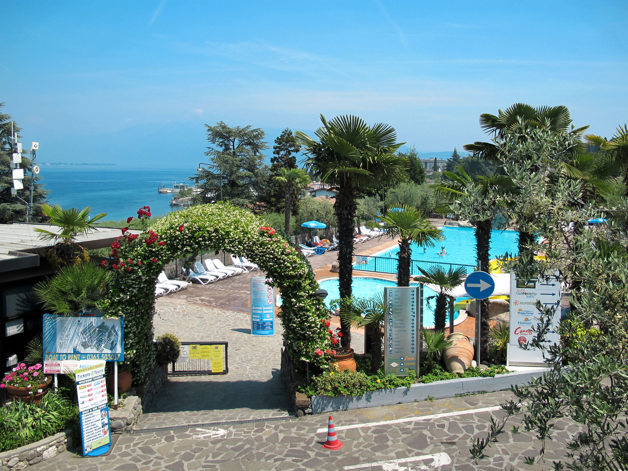 Foto 2 - Casa con 3 camere da letto a San Felice del Benaco con piscina e vista sulle montagne