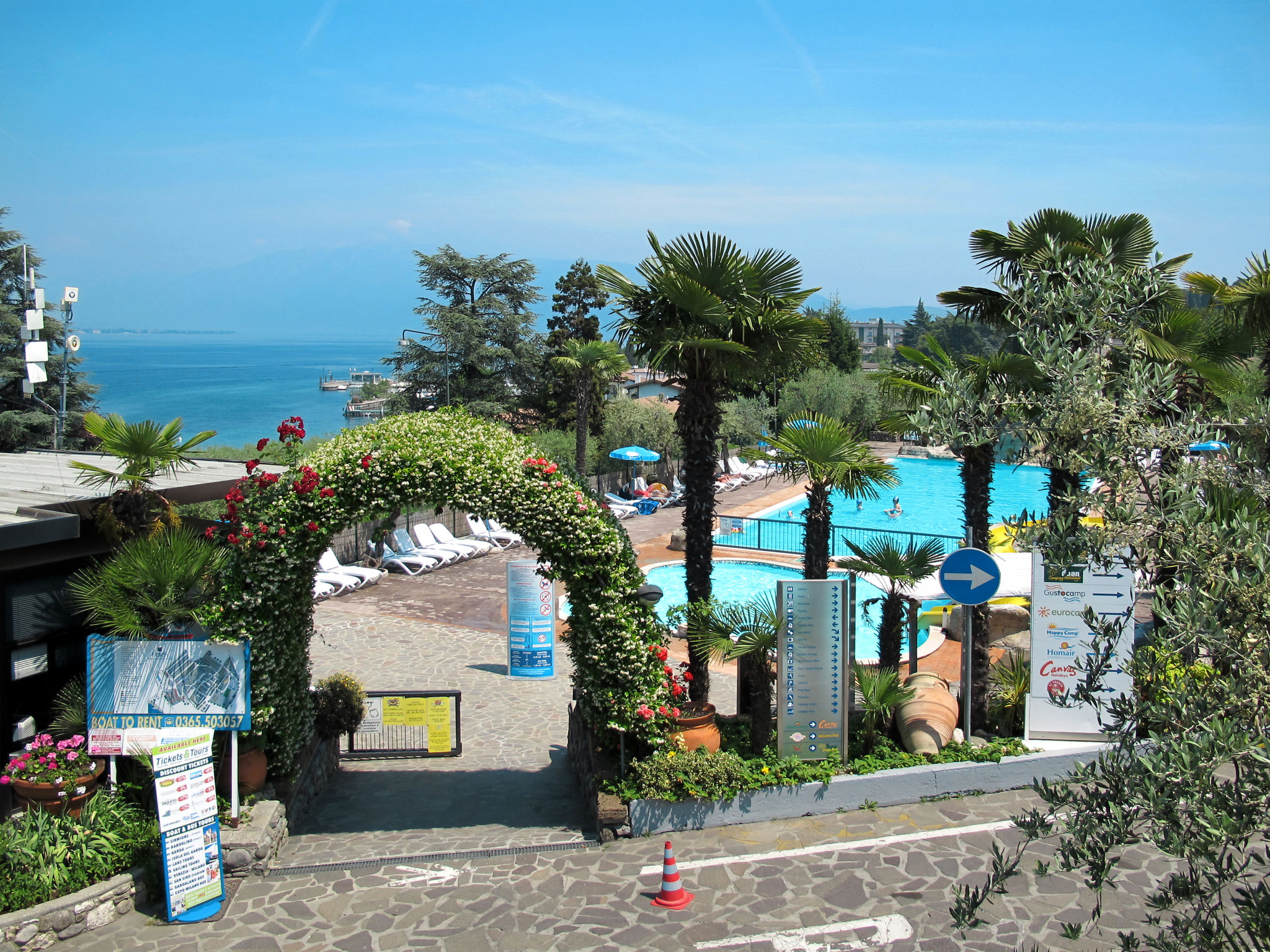 Foto 2 - Casa de 3 habitaciones en San Felice del Benaco con piscina y vistas a la montaña