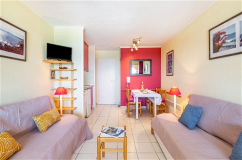 Foto 7 - Apartment mit 1 Schlafzimmer in Saint-Raphaël mit schwimmbad und blick aufs meer