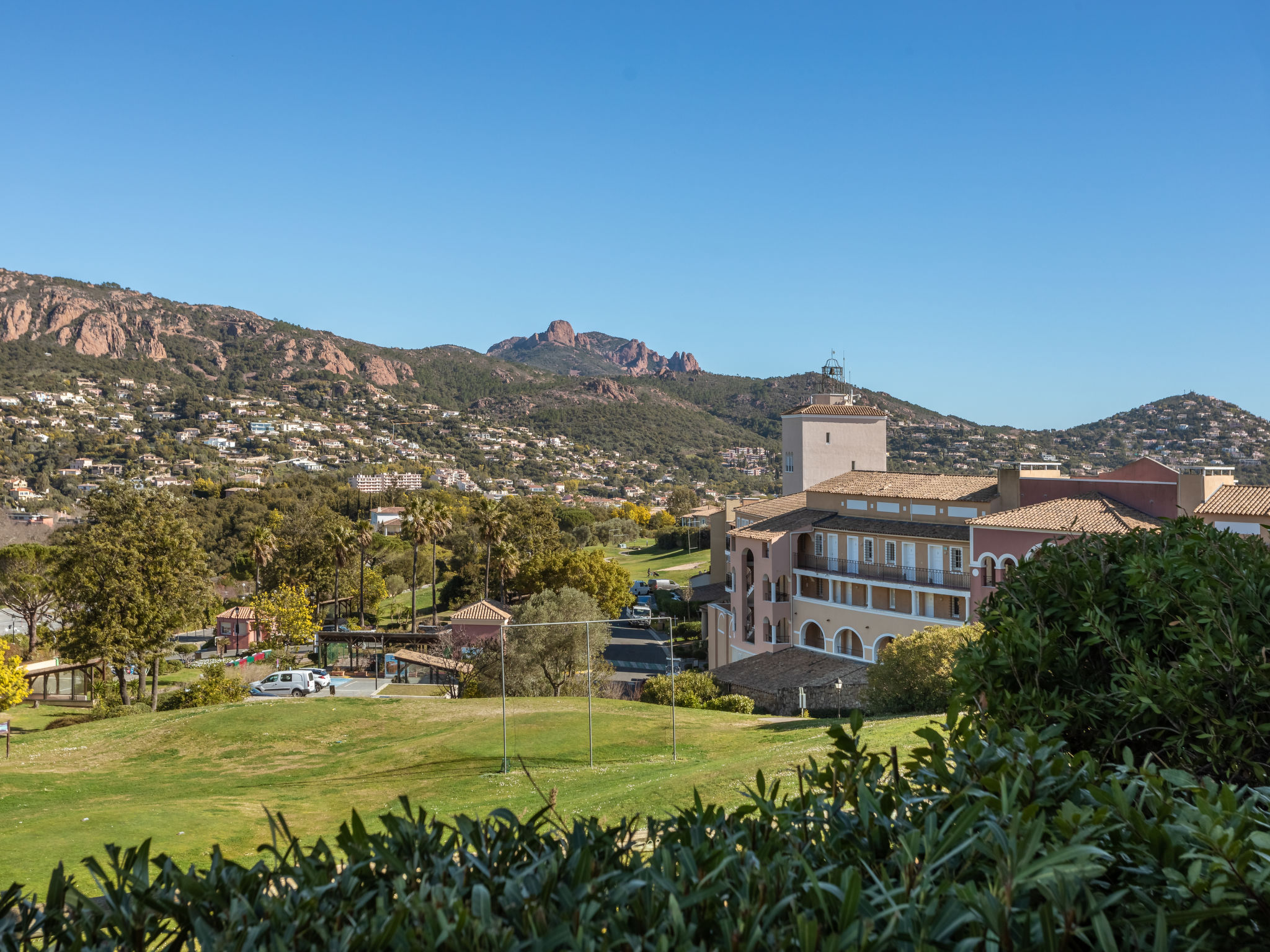 Photo 21 - 1 bedroom Apartment in Saint-Raphaël with swimming pool and sea view