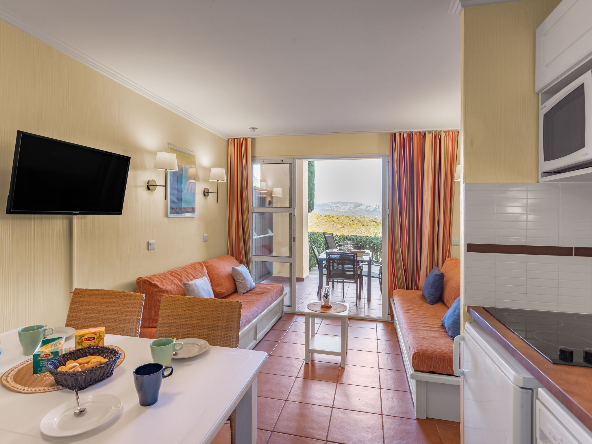 Foto 11 - Appartamento con 1 camera da letto a Saint-Raphaël con piscina e vista mare