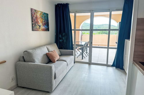 Photo 3 - 1 bedroom Apartment in Saint-Raphaël with swimming pool and garden