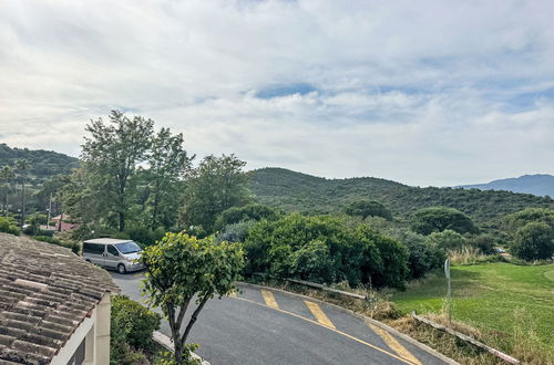 Photo 12 - 1 bedroom Apartment in Saint-Raphaël with swimming pool and garden