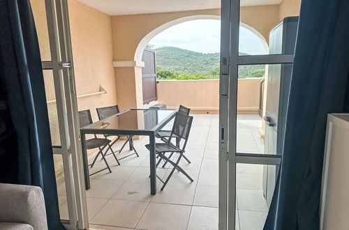 Photo 6 - 1 bedroom Apartment in Saint-Raphaël with swimming pool and garden