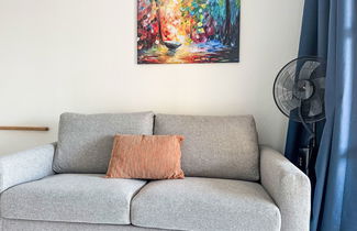 Photo 2 - 1 bedroom Apartment in Saint-Raphaël with swimming pool and garden