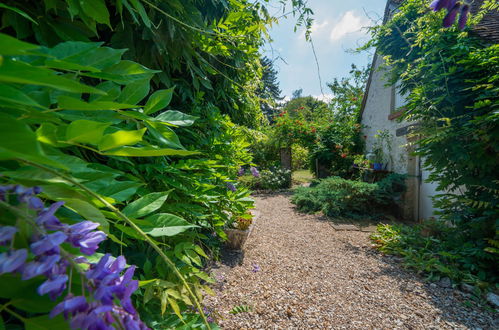 Photo 22 - Maison de 3 chambres à Saint-Denis-sur-Loire avec piscine privée et jardin