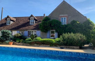 Foto 1 - Casa con 3 camere da letto a Saint-Denis-sur-Loire con piscina privata e giardino