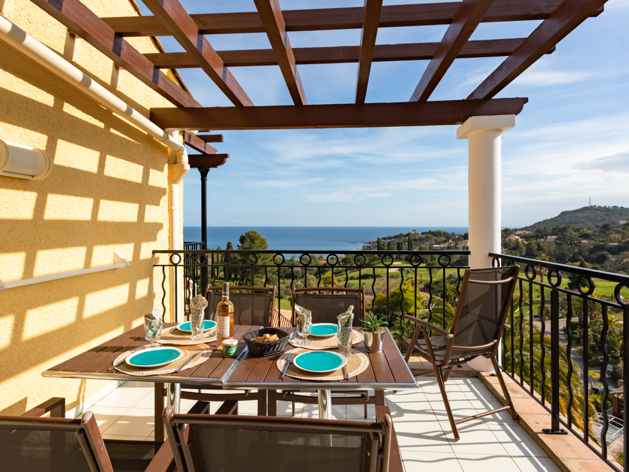 Foto 1 - Apartment mit 1 Schlafzimmer in Saint-Raphaël mit schwimmbad und blick aufs meer