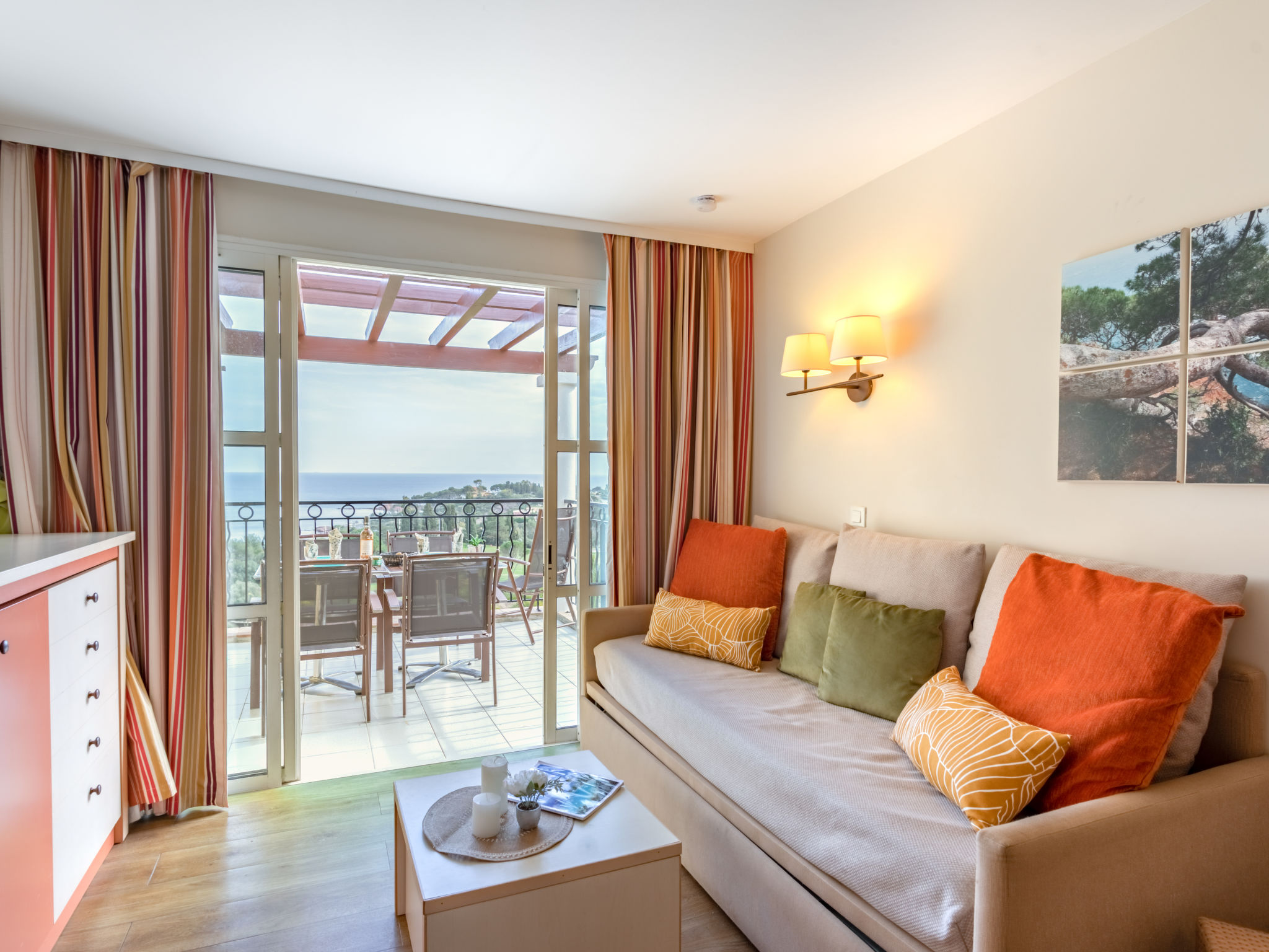 Foto 3 - Apartamento de 1 quarto em Saint-Raphaël com piscina e vistas do mar