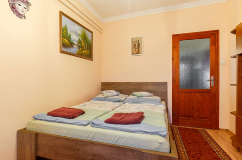 Foto 17 - Casa con 5 camere da letto a Siófok con piscina privata e vista sulle montagne