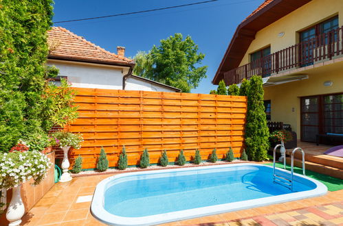 Foto 26 - Casa de 5 quartos em Siófok com piscina privada e vista para a montanha