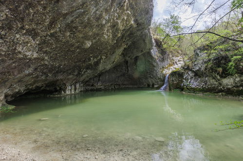 Foto 32 - Casa de 3 quartos em Buzet com piscina privada e jardim