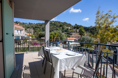 Foto 1 - Appartamento con 2 camere da letto a Bormes-les-Mimosas con piscina e giardino