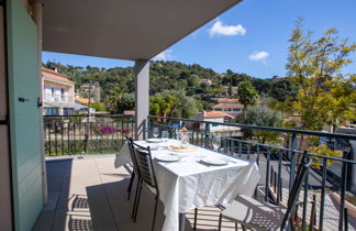 Photo 1 - Appartement de 2 chambres à Bormes-les-Mimosas avec piscine et vues à la mer