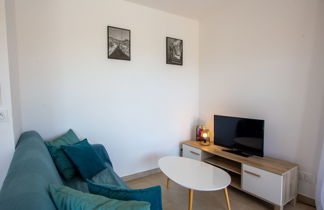 Foto 3 - Apartamento de 2 quartos em Bormes-les-Mimosas com piscina e vistas do mar