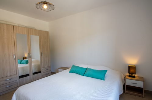 Foto 8 - Appartamento con 2 camere da letto a Bormes-les-Mimosas con piscina e vista mare