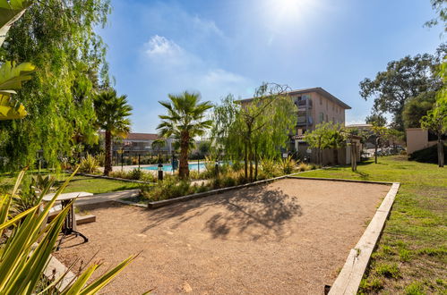 Photo 13 - Appartement de 2 chambres à Bormes-les-Mimosas avec piscine et jardin