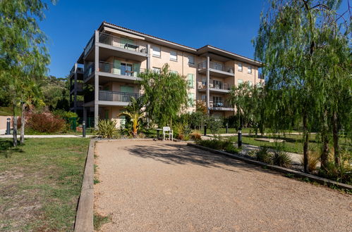 Foto 20 - Apartamento de 2 quartos em Bormes-les-Mimosas com piscina e jardim