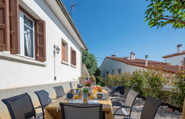 Haus mit 5 Schlafzimmern in Fourques mit garten und terrasse - Foto 1