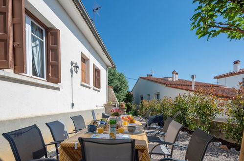 Photo 1 - Maison de 4 chambres à Fourques avec jardin et terrasse