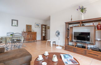 Photo 3 - 2 bedroom Apartment in Fréjus with swimming pool and garden