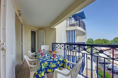 Photo 21 - 2 bedroom Apartment in Royan with swimming pool and terrace