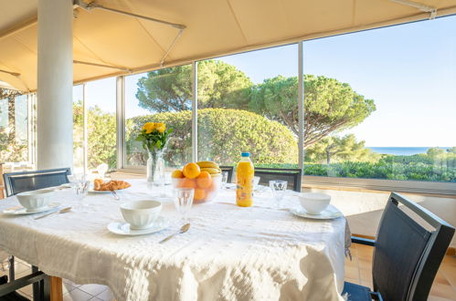 Foto 1 - Casa de 4 habitaciones en Roquebrune-sur-Argens con jardín y vistas al mar