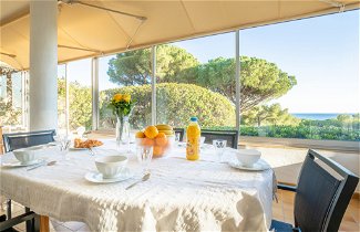 Foto 1 - Casa de 4 habitaciones en Roquebrune-sur-Argens con jardín y vistas al mar