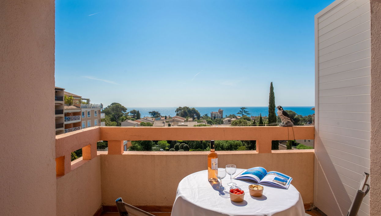 Appartement de 2 chambres à Fréjus avec terrasse - Photo 1