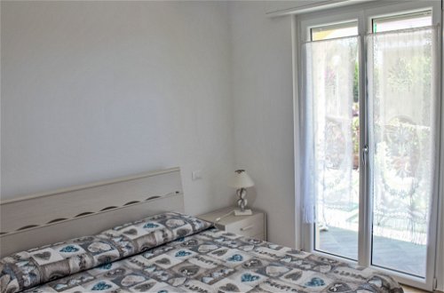 Foto 15 - Apartment mit 2 Schlafzimmern in San Lorenzo al Mare mit garten und blick aufs meer