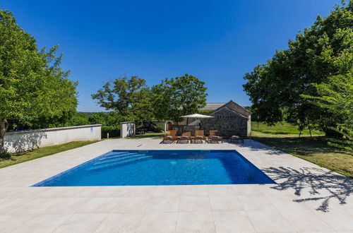 Photo 18 - Maison de 3 chambres à Pazin avec piscine privée et jardin