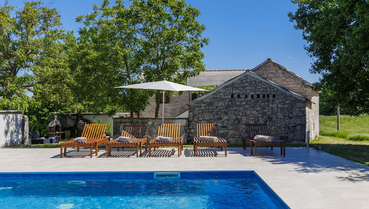 Casa de 4 quartos em Pazin com piscina privada e jardim - Foto 1