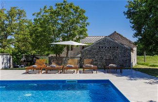 Foto 1 - Casa con 3 camere da letto a Pazin con piscina privata e giardino