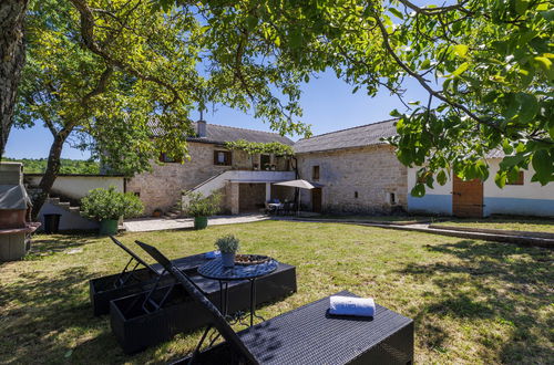 Photo 37 - Maison de 3 chambres à Pazin avec piscine privée et jardin