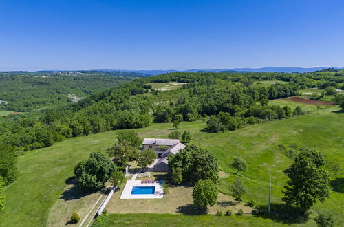 Photo 2 - Maison de 3 chambres à Pazin avec piscine privée et jardin