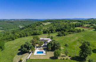 Photo 2 - Maison de 3 chambres à Pazin avec piscine privée et jardin