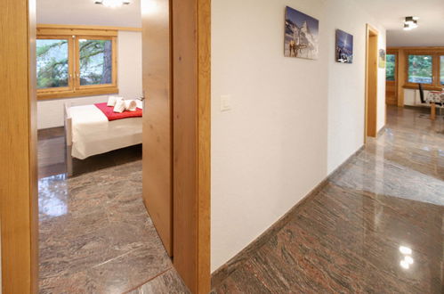 Photo 11 - 2 bedroom Apartment in Zermatt with garden and terrace