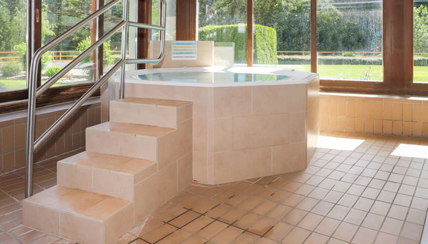 2 bedroom Apartment in Crans-Montana with swimming pool and terrace - Photo 5