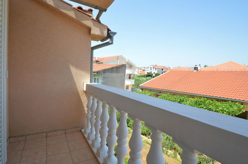 Foto 14 - Apartment mit 3 Schlafzimmern in Vodice mit terrasse und blick aufs meer