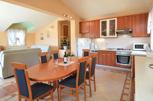 Photo 7 - 3 bedroom Apartment in Vodice with terrace and sea view
