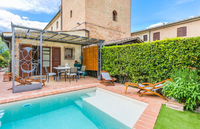Casa de 2 quartos em Poggibonsi com piscina privada e jardim - Foto 1