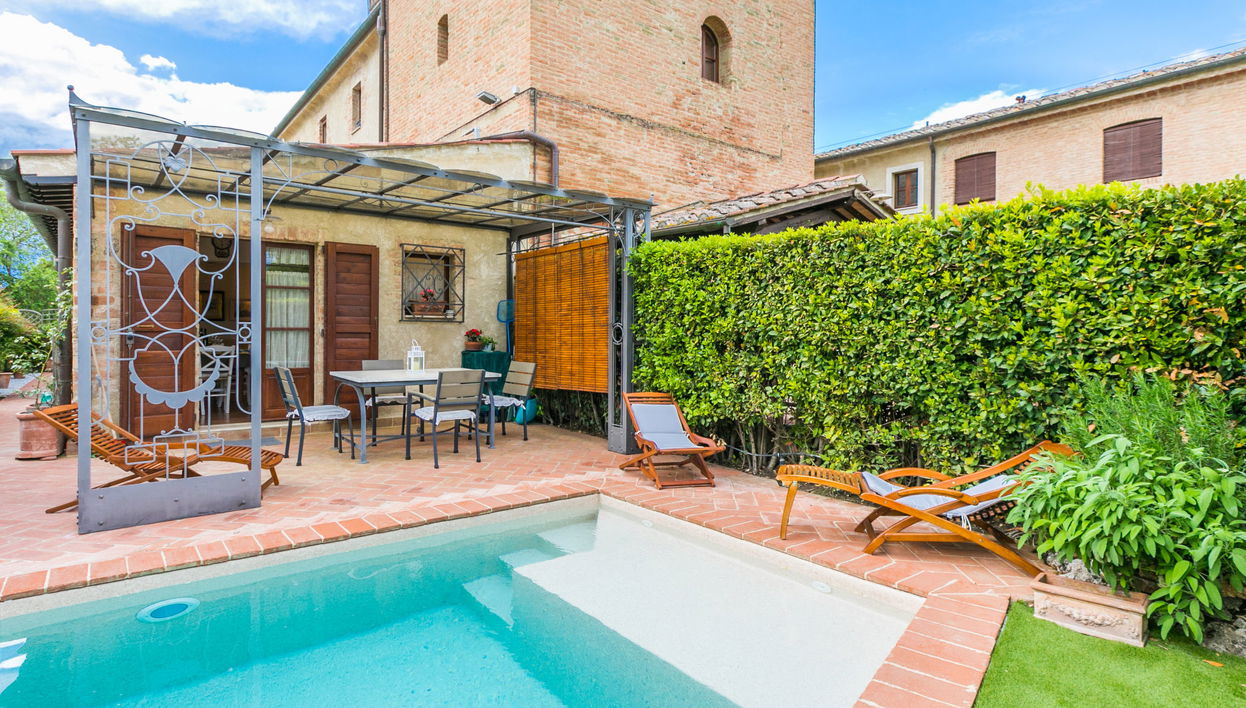 Casa de 2 quartos em Poggibonsi com piscina privada e jardim - Foto 1