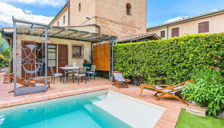 Foto 1 - Casa de 2 quartos em Poggibonsi com piscina privada e terraço