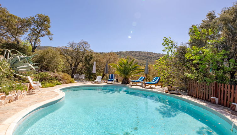 Foto 1 - Casa con 2 camere da letto a La Garde-Freinet con piscina privata e terrazza