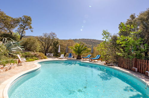 Foto 1 - Casa de 2 quartos em La Garde-Freinet com piscina privada e jardim