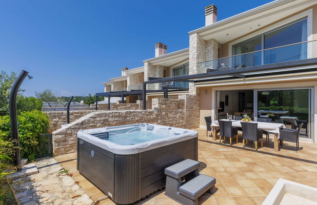 Casa de 4 quartos em Umag com piscina privada e jardim - Foto 1
