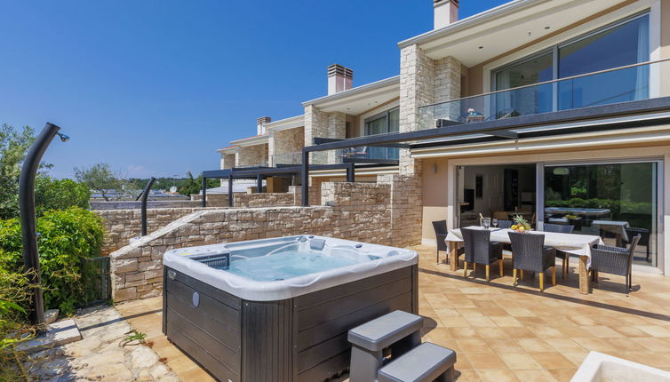 Foto 1 - Casa de 3 quartos em Umag com piscina privada e jardim