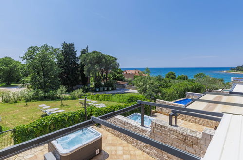 Photo 3 - Maison de 3 chambres à Umag avec piscine privée et jardin