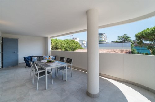 Foto 18 - Apartamento de 3 habitaciones en Lignano Sabbiadoro con vistas al mar