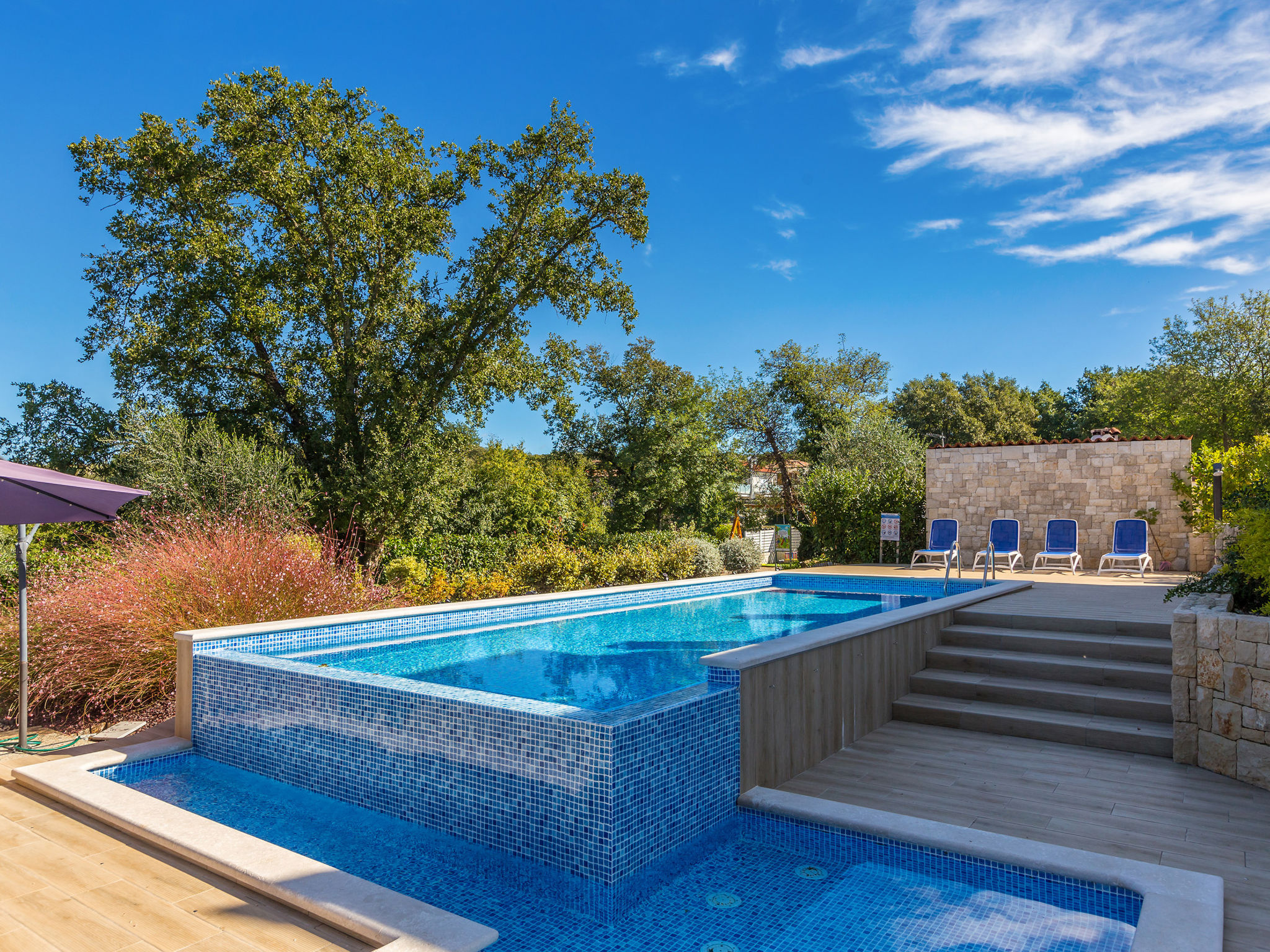Foto 3 - Casa con 4 camere da letto a Malinska-Dubašnica con piscina privata e vista mare
